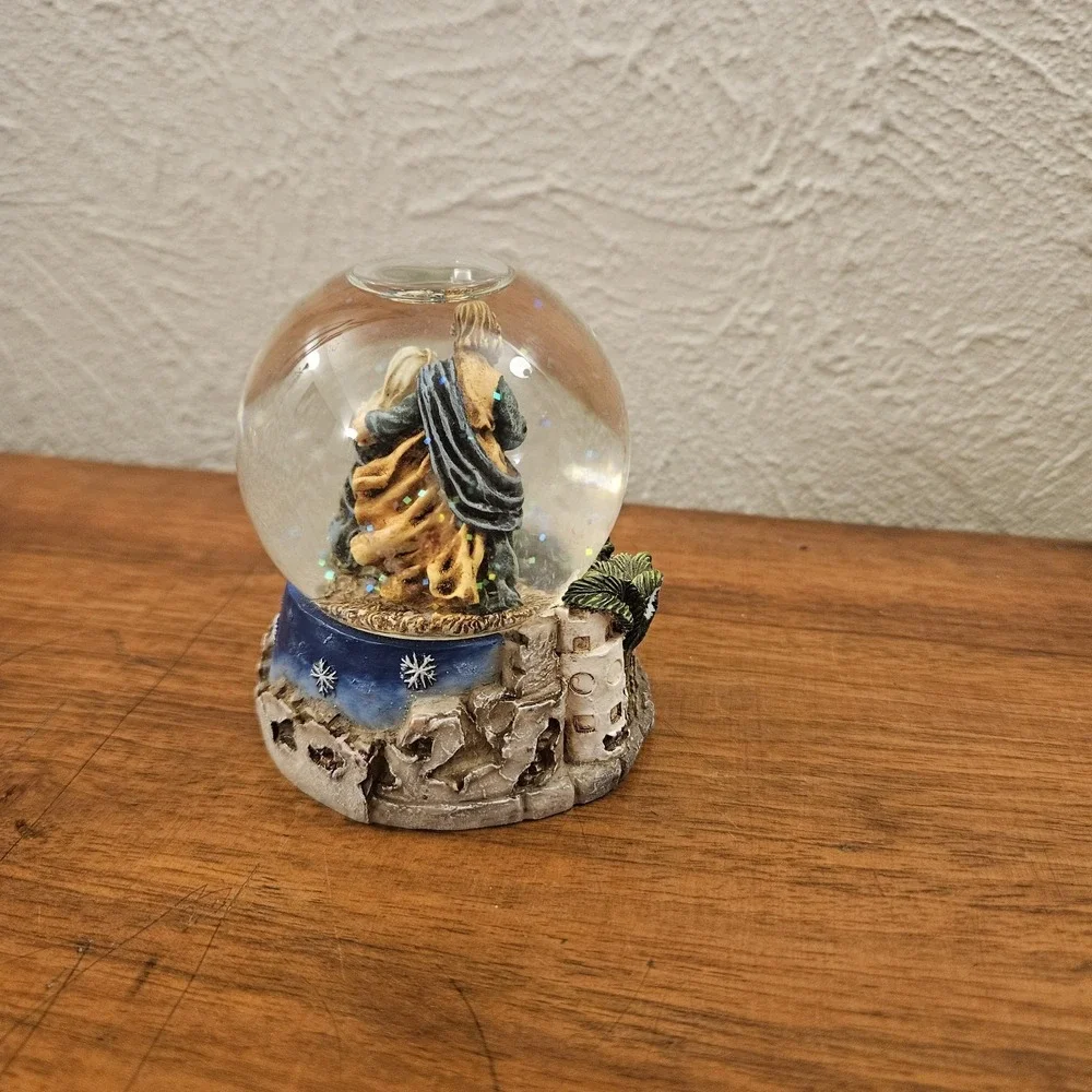 Miny Nativity Snow Globe Manger Scene Holy Baby Jesus Mary Joseph Christmas